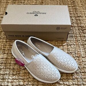 Clarks Cloudsteppers‎ Womens Breeze Emily Perforated Slip-Ons Size 9.5 Taupe NIB